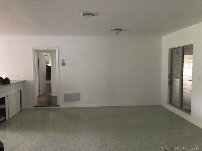 Foto del edificio - 5901 Devonshire Blvd