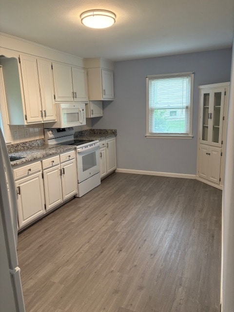 Kitchen - 1325 Avon Blvd