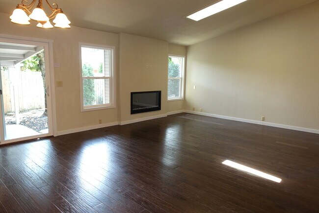 Foto del edificio - Private Living in Southshore Subdivision i...