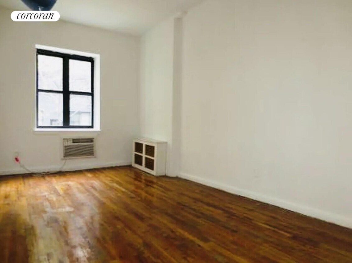 Foto principal - 416 E 81st St