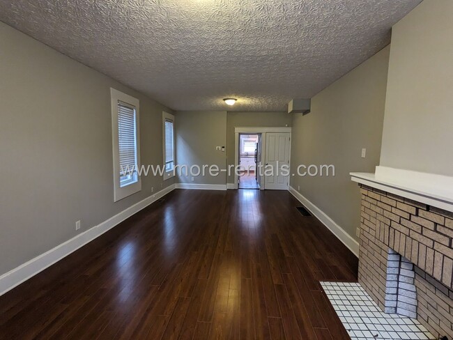 Foto del edificio - 404-406-406 E Deshler Ave