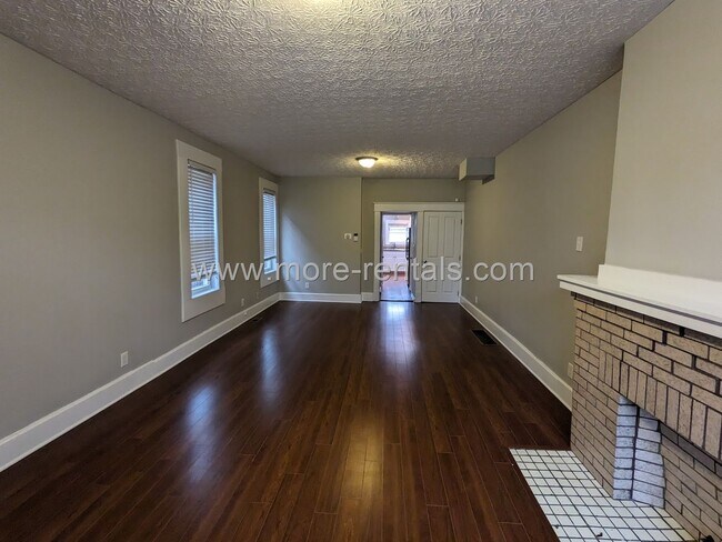 Foto del edificio - 404-406 E. Deshler Ave