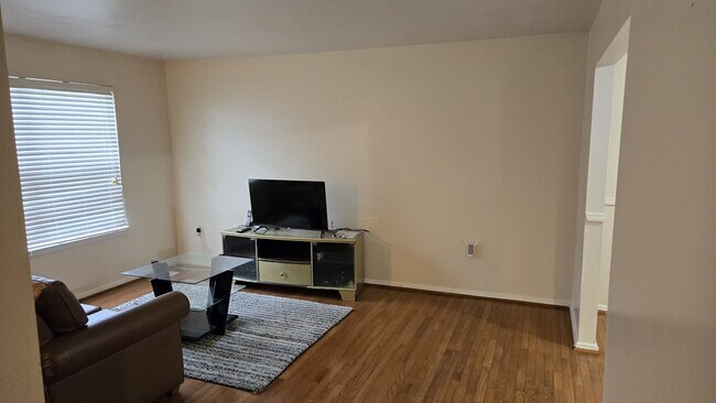 Foto del edificio - 5941 Plumwood Ln