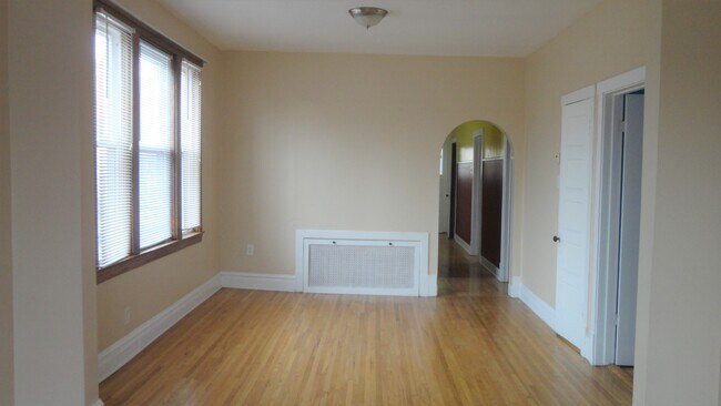 Dinning room - 3216 N Lawndale Ave
