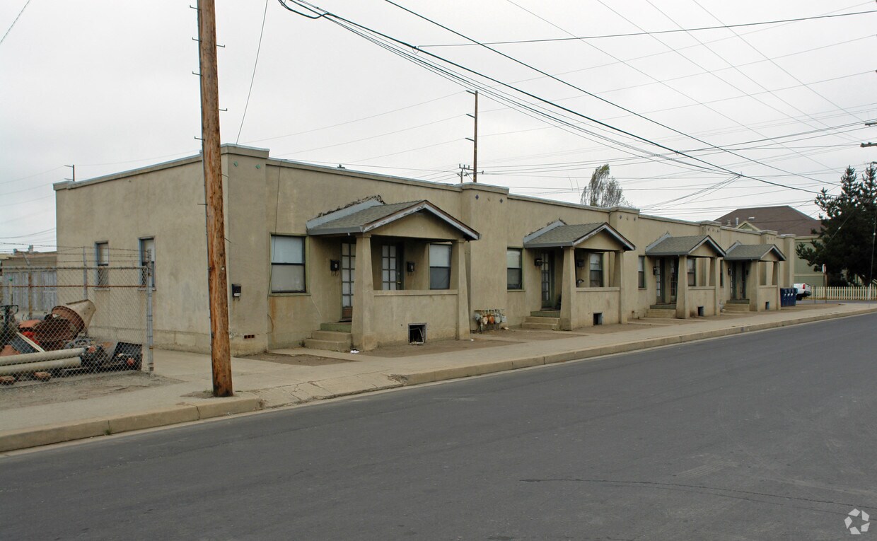 Building Photo - 305 Locust St