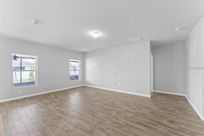 Building Photo - 237 Tanager St