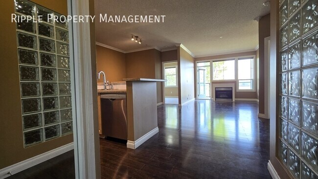 Building Photo - Modern 2 Beds, 1.5 Baths Apartment/Condo |...