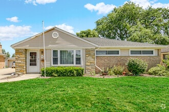 Building Photo - 1047 W Villa Dr