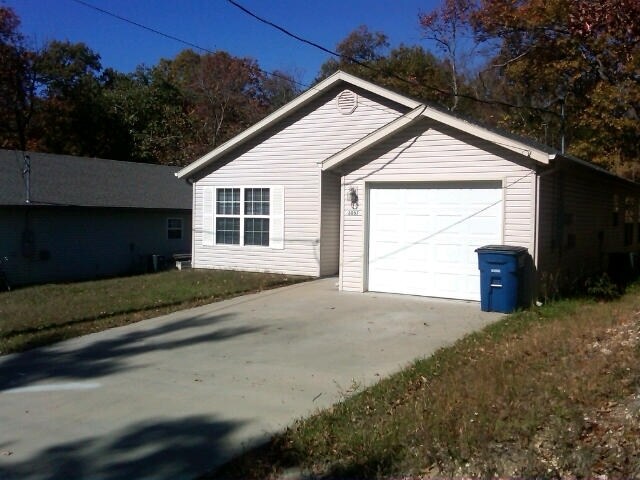 Foto principal - 3 Bedroom House in Merriam Woods