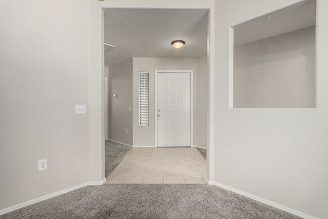 Foto del edificio - 2-bedroom 2 bath condo in Gated Community ...