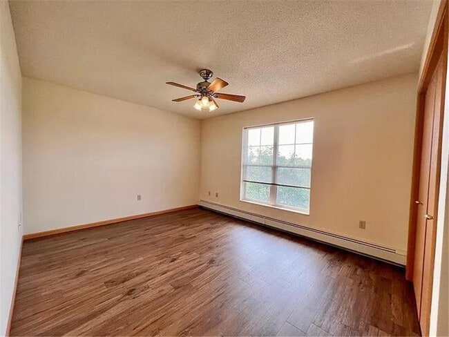 Building Photo - 901 Dominion Dr