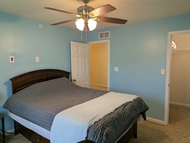 Foto del edificio - 327 Melbourne Ln