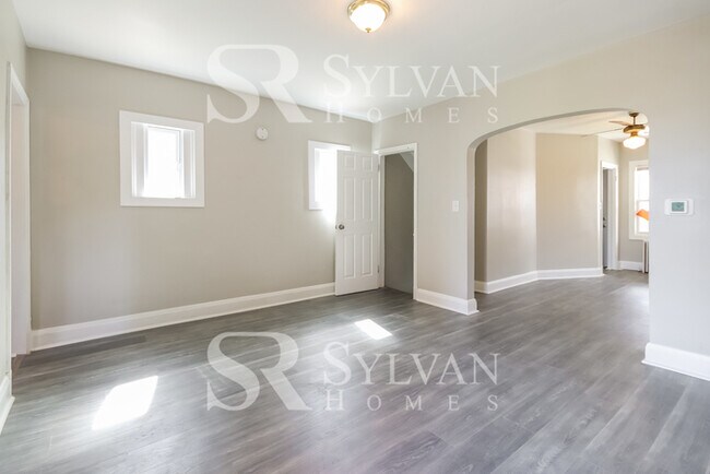 Building Photo - The living is easy in this 3 bedroom, 2 ba...