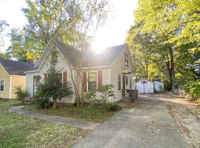 Foto del edificio - 4 bed, 2 bath near the University of Memphis