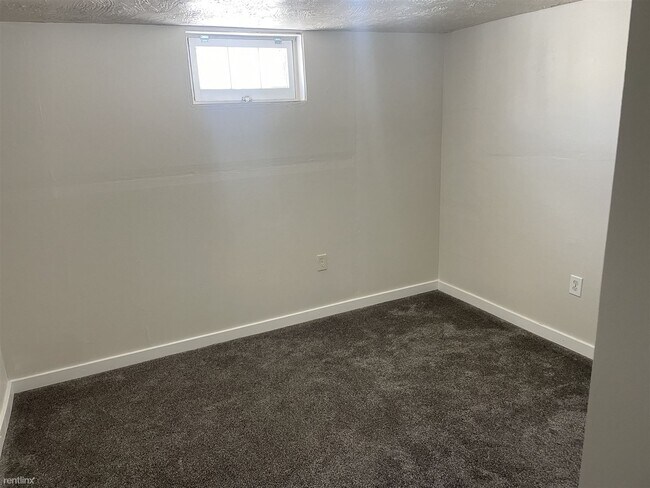 Building Photo - 3 br, 1 bath House - 202 Ravine Drive