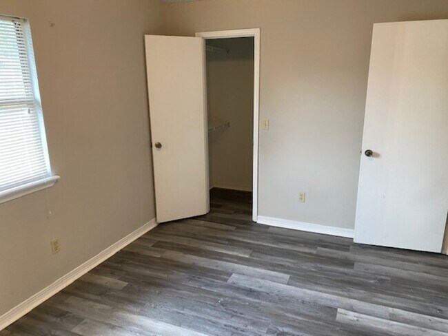 Foto del edificio - 4516 Melissa Ct W