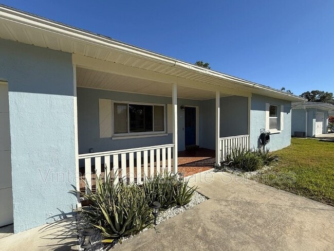 Building Photo - 105 N Aurora Ave