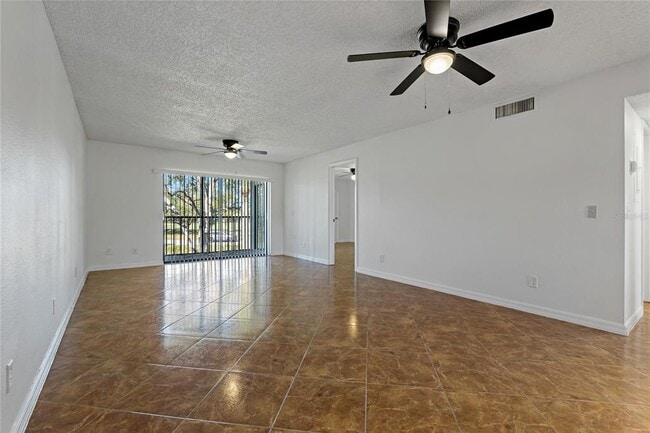 Foto del edificio - 122 E Cypress Ct