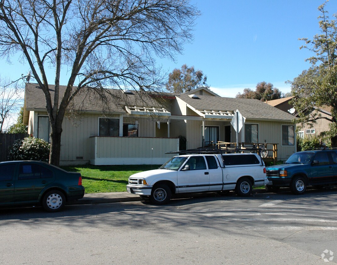 Building Photo - 2557 Kenton Ct