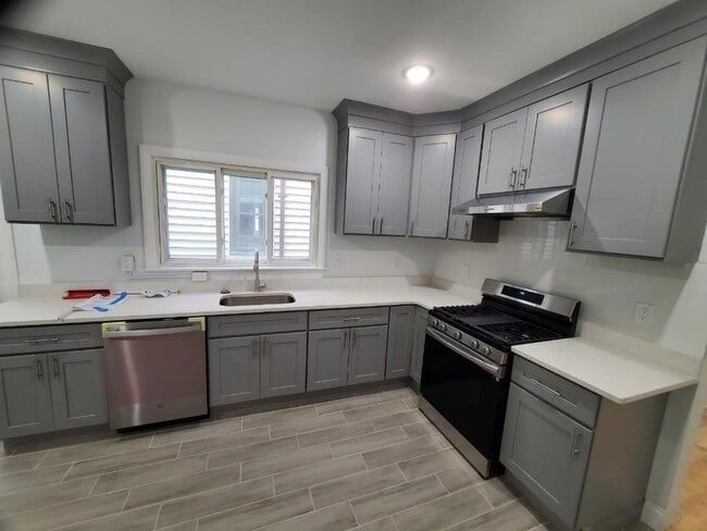 Foto del edificio - 240 Leyden St