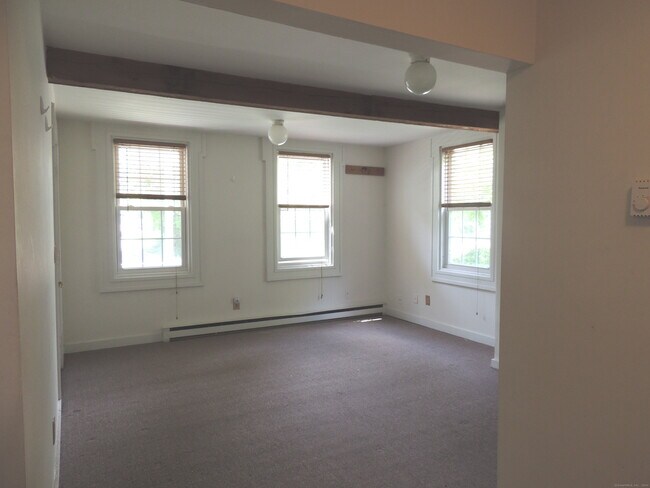 Building Photo - 90 Leetes Island Rd