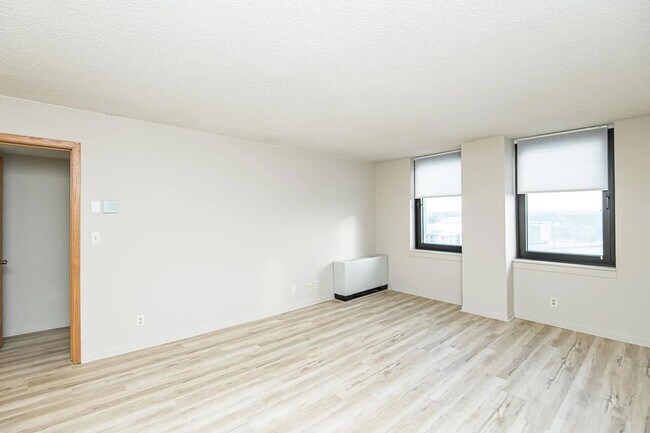 Foto del edificio - 220 Broadway Ave S