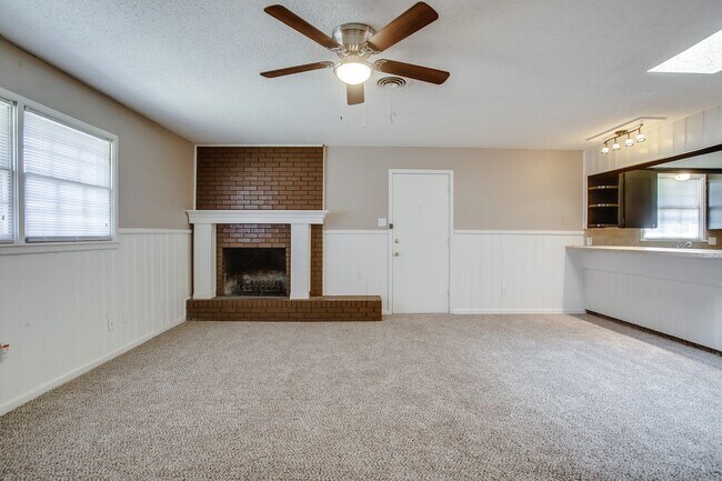 Foto del edificio - Stunning & Spacious Four Bedroom Home in t...