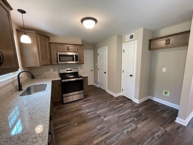 Foto del edificio - 3 Bedroom 2 1/2 Bathroom Home!