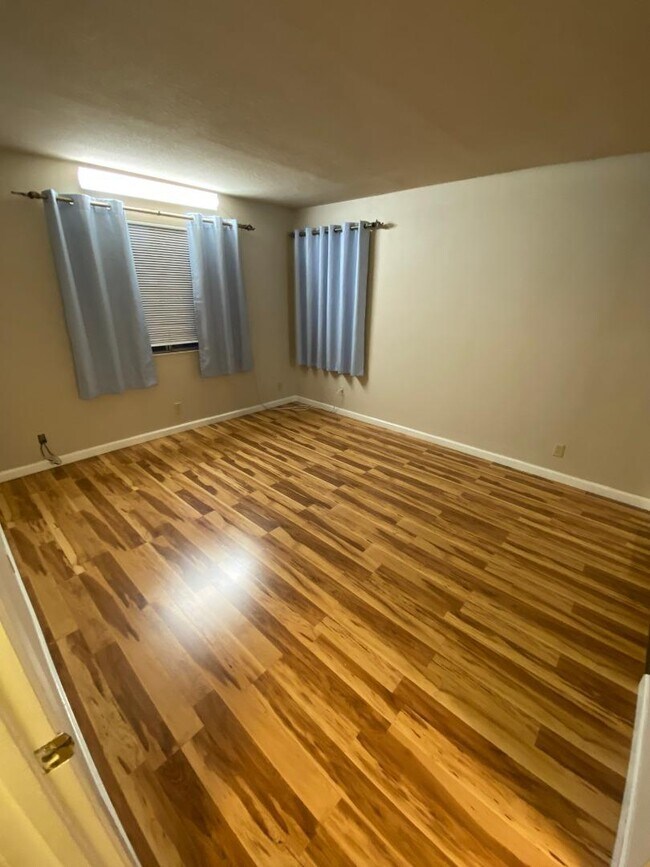 Building Photo - 240 Sequim Common