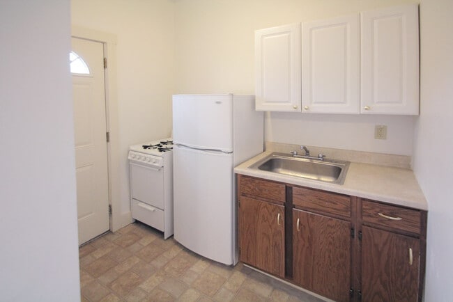 Building Photo - 523 Jeanette St