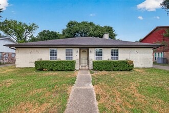 Building Photo - 11710 N Petersham Dr