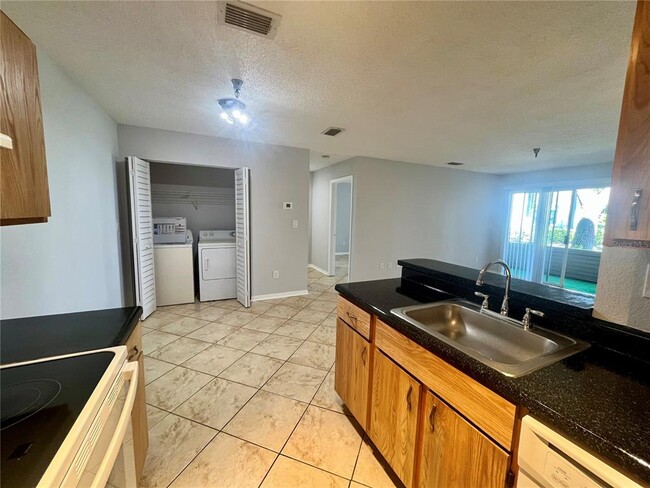 Foto del edificio - 10265 Gandy Blvd N