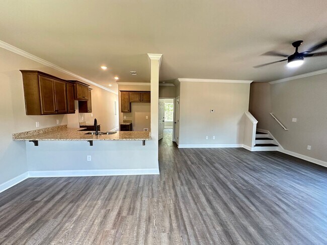 Building Photo - 4 Bedroom New Build Available for Pre-Leas...