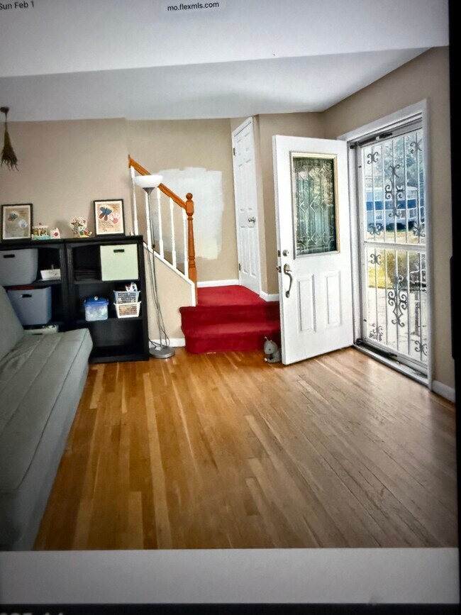 Foto del edificio - 27 Runyon Ave