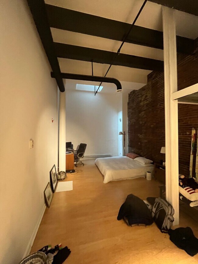 Foto del edificio - Three bed 2 bath in the North End!!!