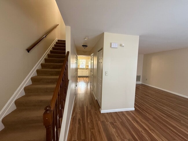 Building Photo - 3 bedroom 2.5 bathroom townhome for rent