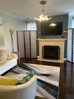 Foto del edificio - 811 Hinman Ave