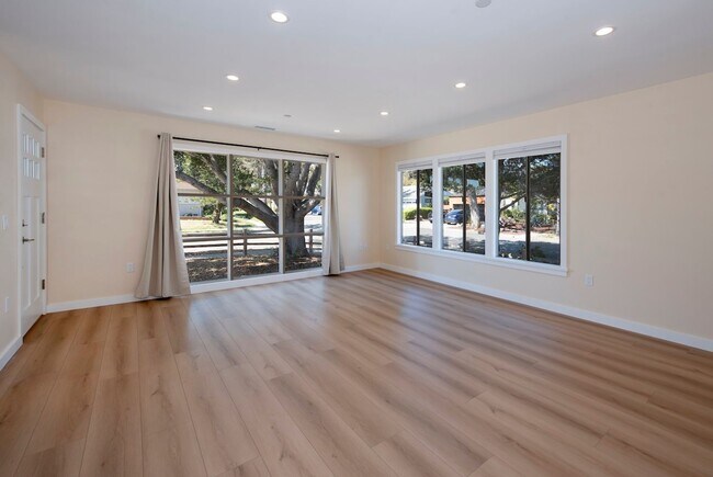 Foto del edificio - Remodeled Mesa Home Steps From Shoreline Park!