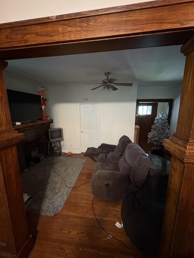 Building Photo - 4 Bed House Available!