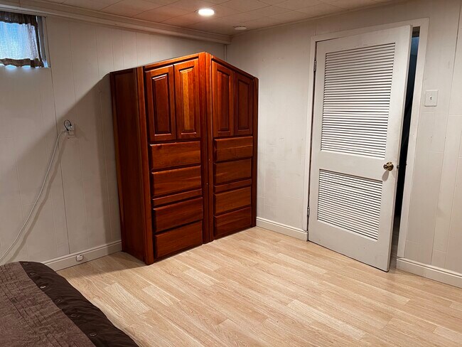 second bedroom - 1115 S Fenton St