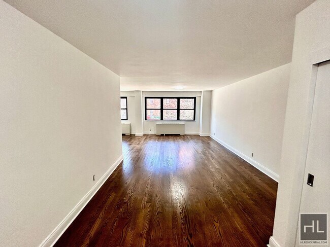 Building Photo - E 88th St