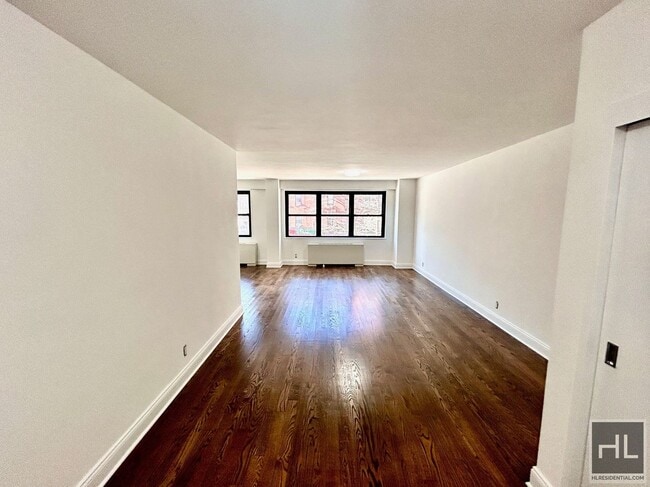 Building Photo - E 88th St