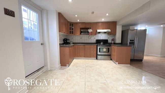 Building Photo - Spacious 3-Bedroom, 2-Bath Basement Unit i...