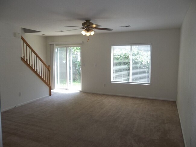 Building Photo - Bright and Inviting 3 Bedroom Home Near Everything Fort Collins Has to Offer