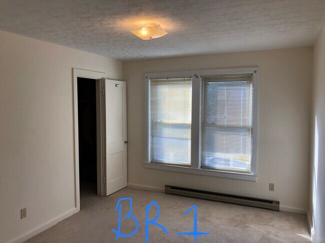 Bedroom - 137 Kanawha Ave