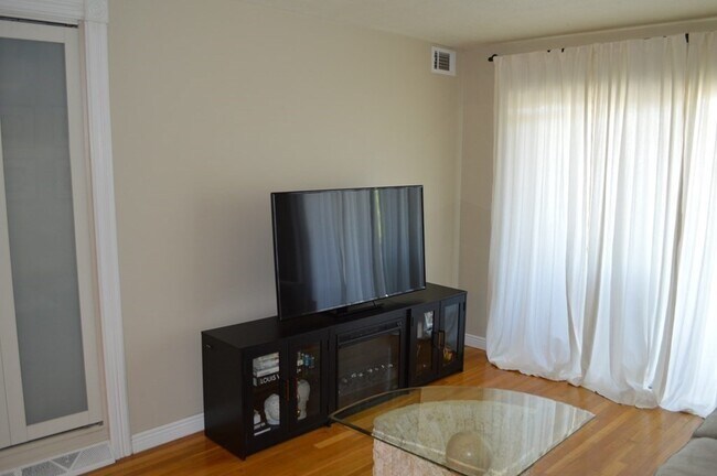 Foto del edificio - 790 Hyde Park Ave