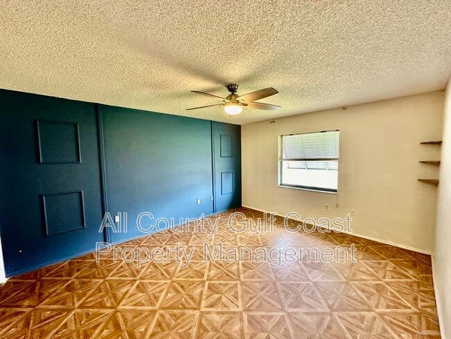 Building Photo - 411 40th Ct W