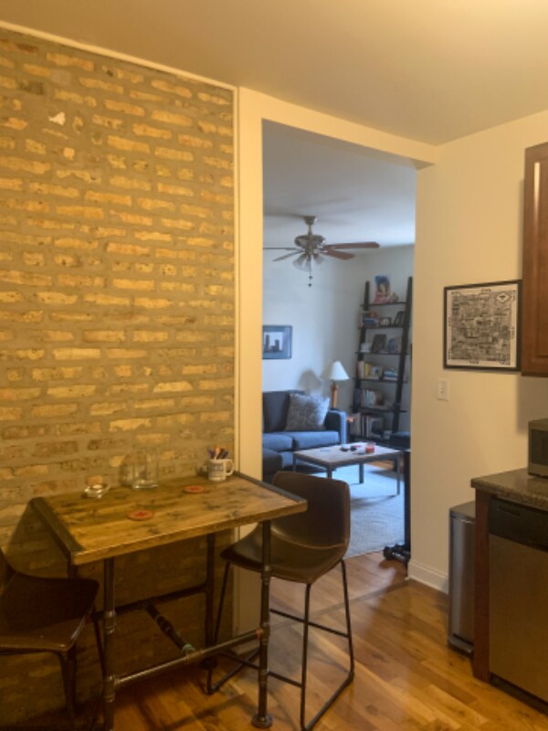 Foto del edificio - 2150 W Berteau Ave