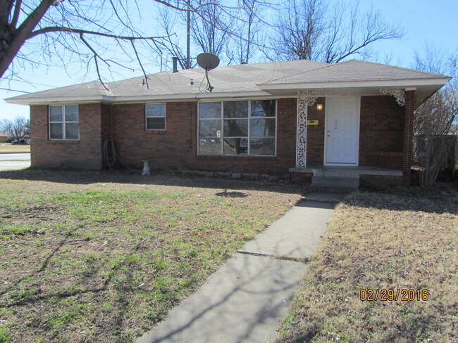 Foto del edificio - 4 bed - 2 bath home in SW OKC