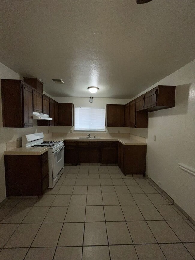 Building Photo - 2954